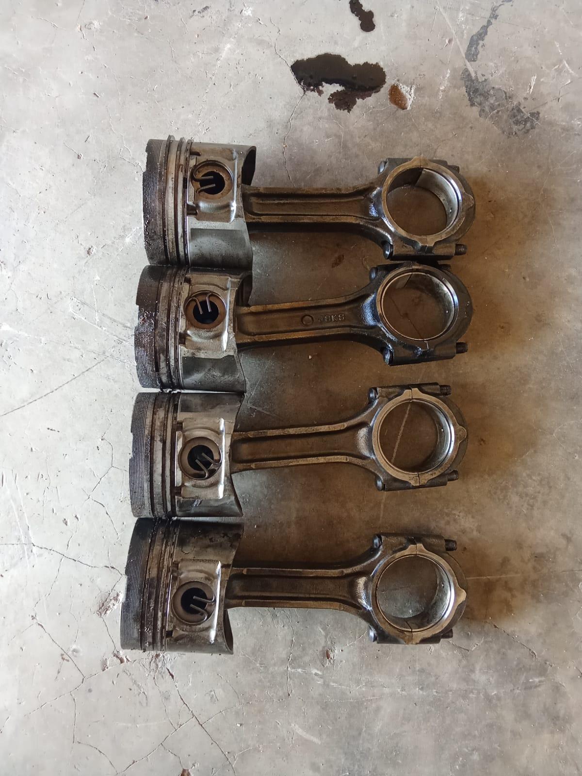 Hyundai H100 Pistons (std) D4BH - Main image